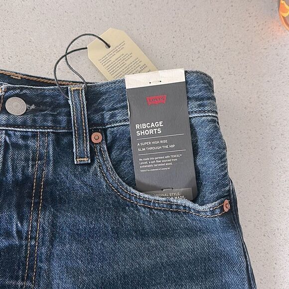 NWT Levi's Ribcage Denim Short Super High Rise Slim Through Hip Button Fly 28 - Picture 9 of 15